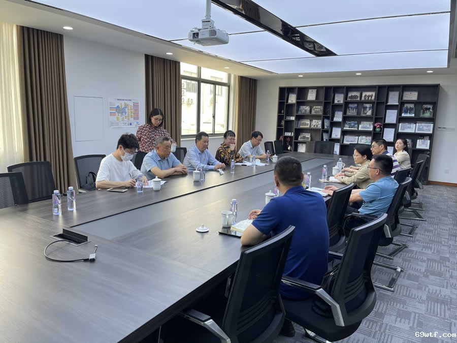 嘉兴市人大常委会副主任赵建明一行考察公司